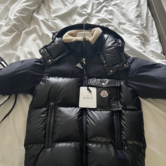 Brand new Moncler - Picture 2 of 6